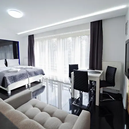 Z Balkonami, Spokojna Okolica Apartment *